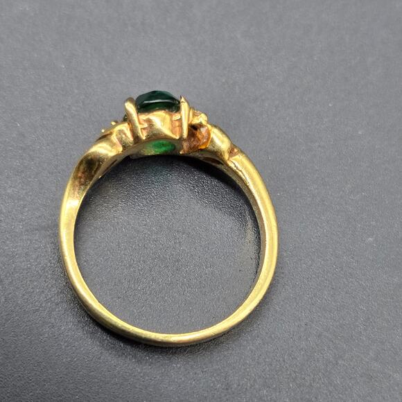 DAC Green Glass Rhinestone Ring Gold Tone Size 7 Costume Jewelry - Picture 6 of 10